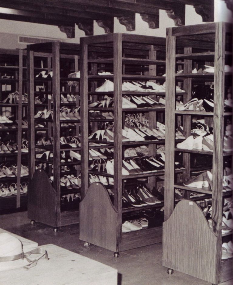 La collezione di scarpe di Imelda Marcos Art Digest: titano Gormley a Bermondsey. Imelda Marcos, scarpe e Monet. Lascia perdere la casa bianca Ross, meglio il museo