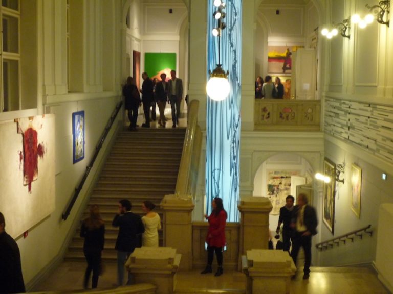 Palais Dorotheum inaugurazione della Vienna Art Week 2012 – Foto FTT 11 Sull’autunno caldo di Vienna piomba l’Art Week, che fa convergere uomini, mezzi e idee, nel punto convenuto. Il futuro, o quasi. Nel frattempo, è qui la festa? Non troppo…