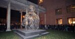 Plensa a Cremona Verso il Museo del Violino, Cremona svela L’anima della musica secondo Jaume Plensa. Quattro metri di altezza per la scultura del catalano: che replica all’ombra del Torrazzo il celebre Nomade di Antibes