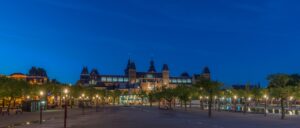 Dieci anni dopo: Amsterdam chiude il restauro del secolo e riapre un Rjiksmuseum al massimo del suo splendore. Ma per la città non si tratta dell’unica novità di un 2013 nel segno dell’arte…