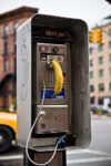 Spy Banana Non chiamatela street art. Il madrileno Spy semina le sue giocose provocazioni tra piazze e strade. Opere degne di un big del concettuale. Materia prima? La città