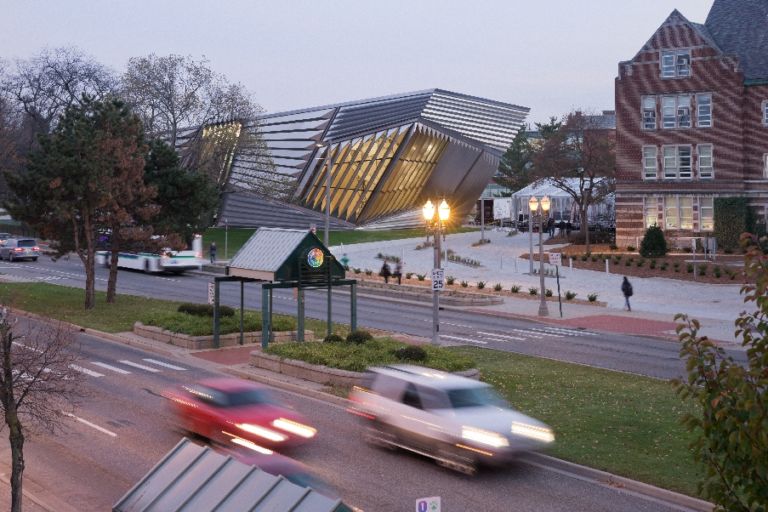 Zaha Hadid Eli and Edythe Broad Art Museum East Lansing Michigan foto Iwan Baan7 Il nuovo Broad Museum chi poteva disegnarlo se non Zaha Hadid? Tante foto dal nuovo museo/non-museo appena inaugurato in Michigan