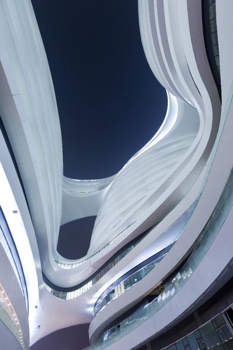 Zaha Hadid Galaxy Soho Pechino foto Iwan Baan 12 Pensato–disegnato-realizzato, tutto in 30 mesi. Può accadere solo in Cina: ecco le immagini del Galaxy Soho, l’ultimo gioiello di Zaha Hadid a Pechino