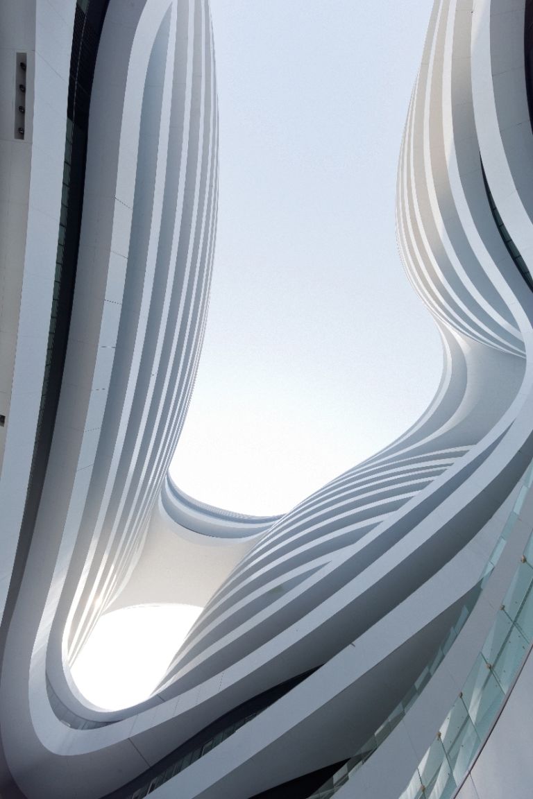 Zaha Hadid Galaxy Soho Pechino foto Iwan Baan 7 Pensato–disegnato-realizzato, tutto in 30 mesi. Può accadere solo in Cina: ecco le immagini del Galaxy Soho, l’ultimo gioiello di Zaha Hadid a Pechino