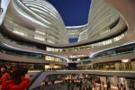 Zaha Hadid Galaxy Soho Pechino lopening 1 Pensato–disegnato-realizzato, tutto in 30 mesi. Può accadere solo in Cina: ecco le immagini del Galaxy Soho, l’ultimo gioiello di Zaha Hadid a Pechino