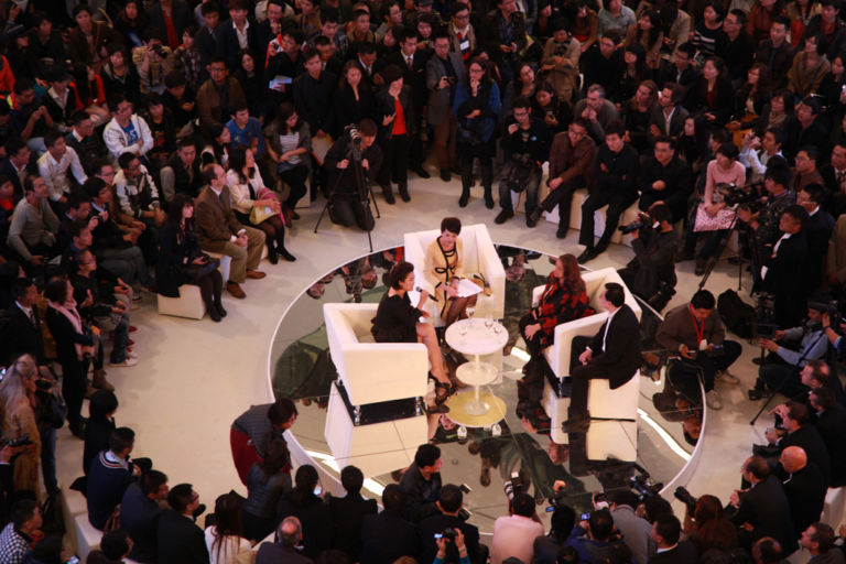 Zaha Hadid Galaxy Soho Pechino lopening 3 Pensato–disegnato-realizzato, tutto in 30 mesi. Può accadere solo in Cina: ecco le immagini del Galaxy Soho, l’ultimo gioiello di Zaha Hadid a Pechino