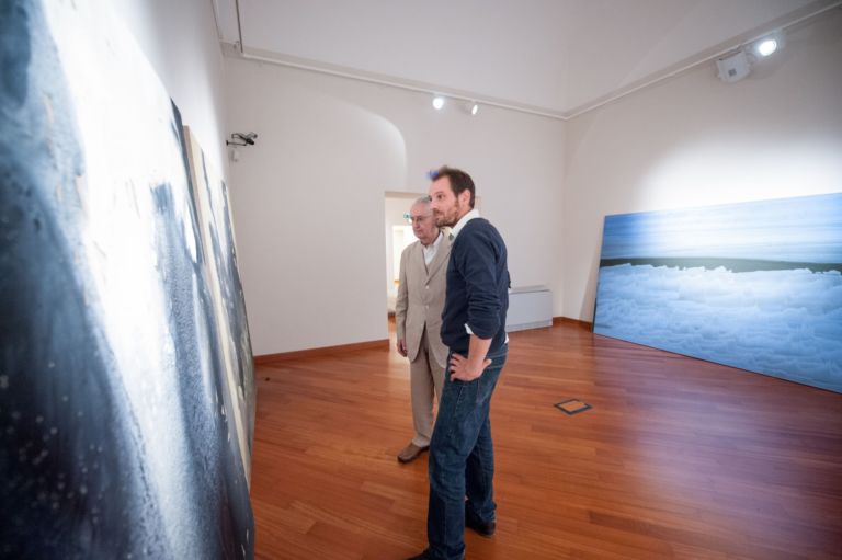 image0018 Il maestro e l’allievo, un dialogo in pittura. Vasco Bendini e Matteo Montani mettono in dialogo le loro tele, a Chieti. Preview fotografica, spiando il backstage