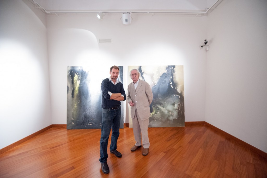 Il maestro e l’allievo, un dialogo in pittura. Vasco Bendini e Matteo Montani mettono in dialogo le loro tele, a Chieti. Preview fotografica, spiando il backstage
