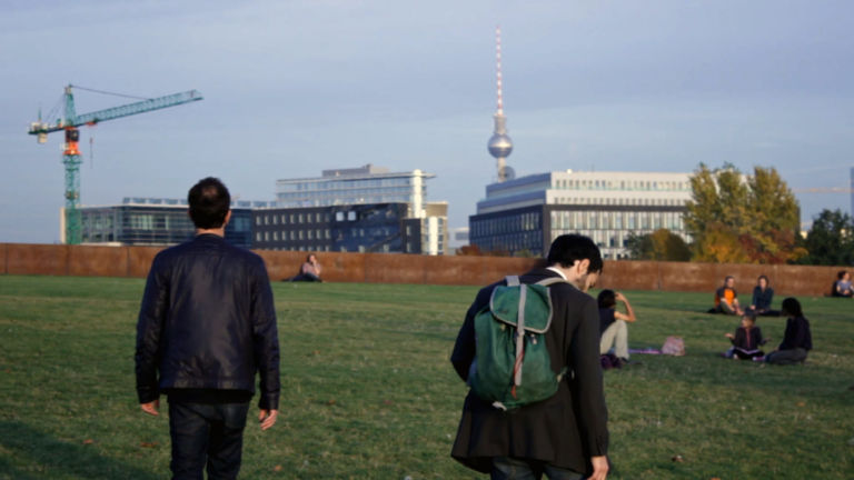 p10 Chryssa Tsampazi e Paolo Barlascini vi raccontano Berlino. Tutte le foto dei loro tour, che chiudono la serie "Walk with the artist". La città, vista con gli occhi degli artisti