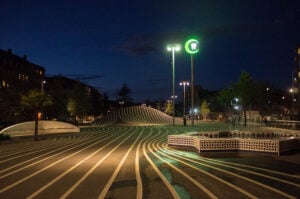 Come immaginare un parco urbano multietnico. A Copenhagen si incontrano arte pubblica e architettura: Superkilen è un mosaico di 100 oggetti, da 50 paesi del mondo