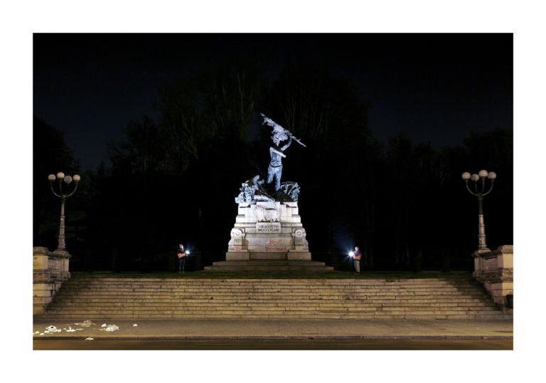 1. Aldo Giannotti Piazza VII Agosto 2011 Photo Oce light jet montata su alluminio cornice cm 70 x 100 ed. 13 +1AP L’insostenibile leggerezza dello… spazio. Da Astuni