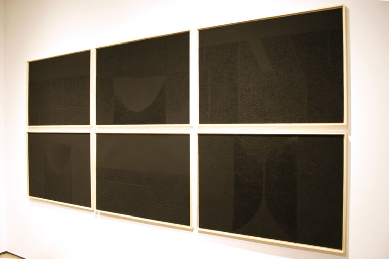 Alberto Burri Opera al nero Galleria dello Scudo Verona 20 Pubblico delle grandi occasioni per l’Opera al nero di Alberto Burri alla Galleria dello Scudo di Verona. Chiccera? Vedete, voi, nella ricca fotogallery di Artribune