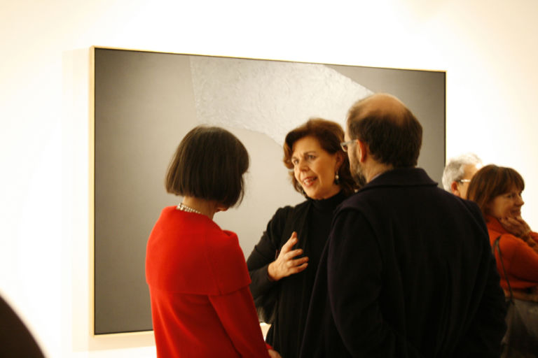 Alberto Burri Opera al nero Galleria dello Scudo Verona 26 Pubblico delle grandi occasioni per l’Opera al nero di Alberto Burri alla Galleria dello Scudo di Verona. Chiccera? Vedete, voi, nella ricca fotogallery di Artribune