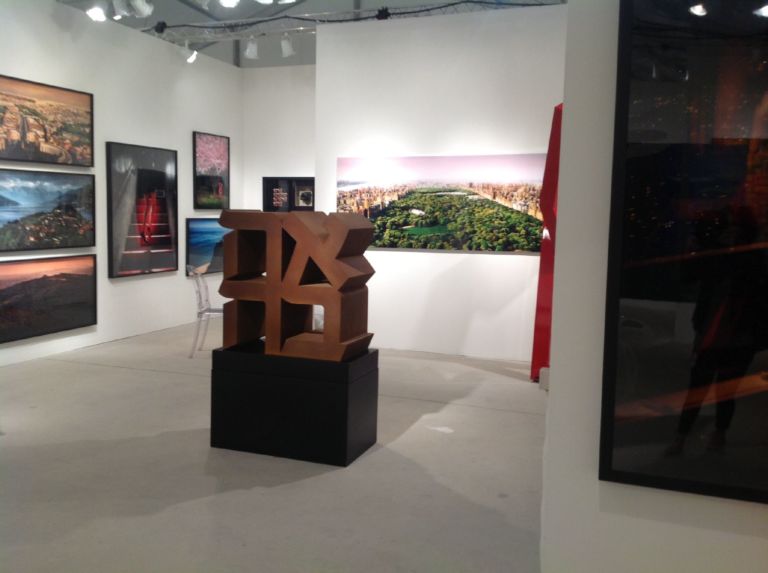 Art Miami 2012 1 Miami Updates: lo start all’Art week lo danno le fiere Art Miami e la gemella Context. Italiane sei delle gallerie presenti, “italiana” la curatrice…