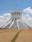 Cattedrale Brasilia Oscar Niemeyer. 1907-2012. Bastano le date