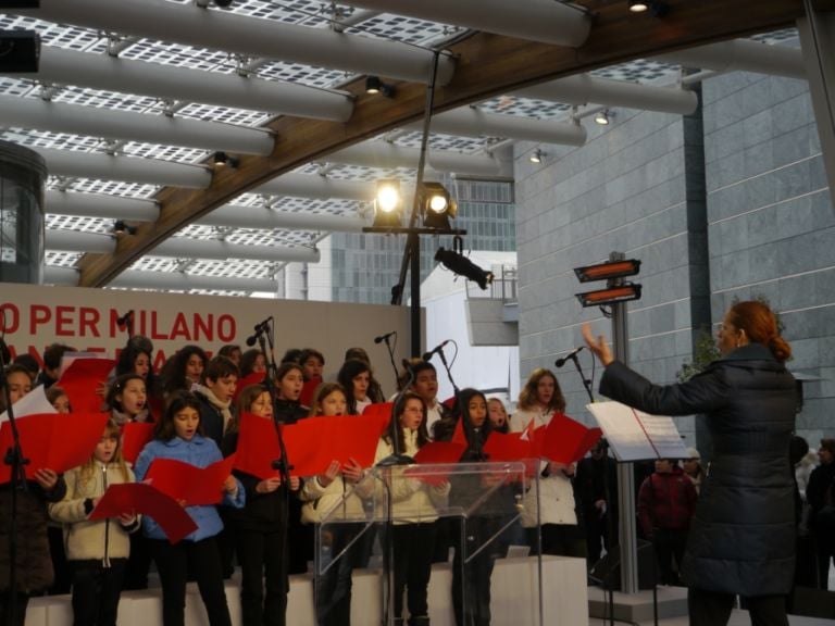 Coro natalizio Una cerniera tra Brera e l’Isola: apre alla città piazza Gae Aulenti, tassello fondamentale per la nuova Milano. Sant’Ambrogio porta via le transenne dal cantiere di Porta Nuova firmato Cesar Pelli