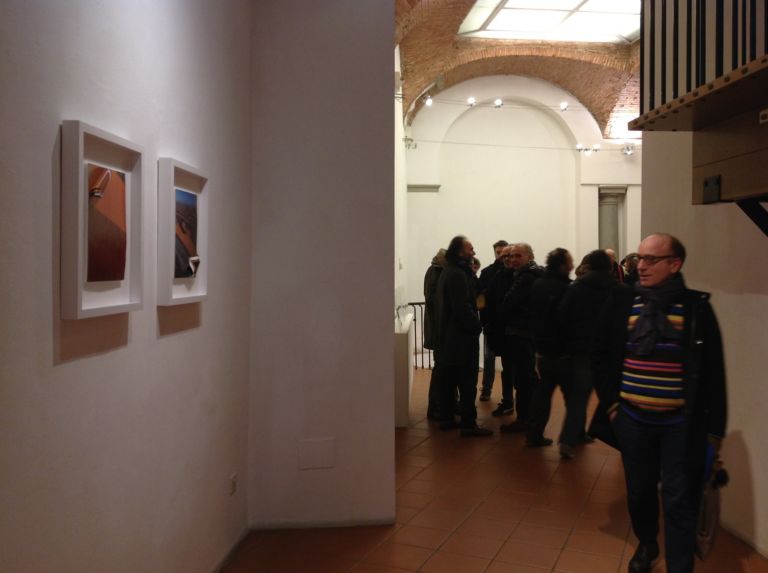 Cristian Chironi Cross Over veduta della mostra Biagiotti Progetto Arte Firenze.jpg Mostra e performance di Cristian Chironi da Biagiotti Progetto Arte, a Firenze. Alla fondazione, e poi a casa Biagiotti. Artribune c’era, ecco foto e video