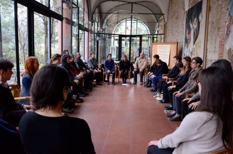 Dynamica 15 12 12 Ph.Patrick Waldo1 Emilio Fantin in corsa per il Premio Internazionale di Arte Partecipativa. Nel suo ateneo Dynamica ci si interroga sul ruolo della cultura oggi. Tutte le foto dell'ultima lezione