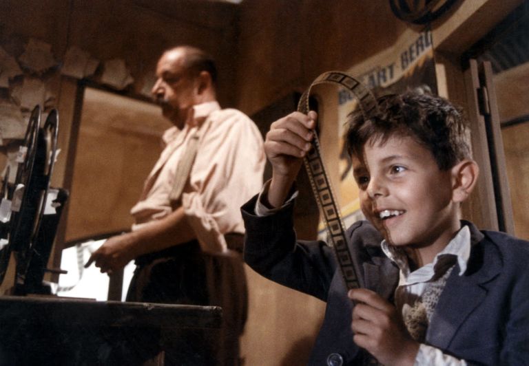 Final cut Nuovo Cinema Paradiso Una storia d’amore per mille attori, tutti protagonisti. Taglia, cuci e incolla (con uno strappo ai diritti d’autore) per una giornata di Mashup Cinema a Firenze