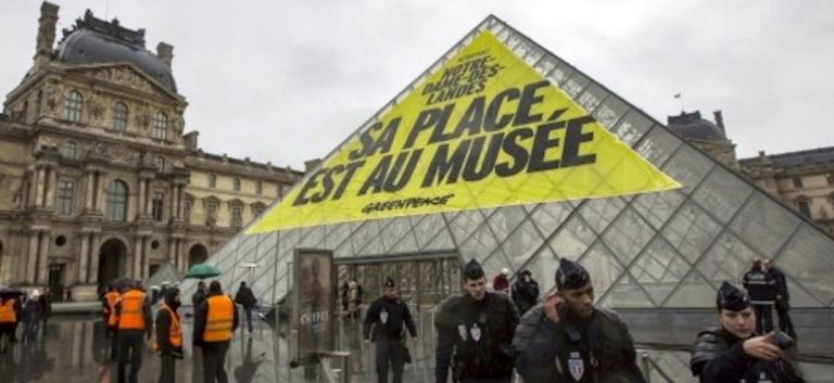 Greenpeace Louvre Art Digest: benvenuto in Cina, Andy, ma i suoi Mao li lasci a casa please. Greenpeace occupy Louvre. Carta vince, carta perde: sì, è Tiziano