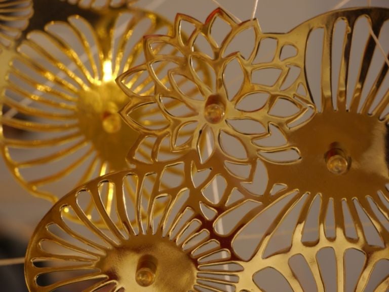 I fiori di loto di Sahil Bagga Con un piede nella tradizione e l’altro a spasso per il mondo: il presente del design indiano è orgogliosamente glocal. Ed in mostra, alla Triennale di Milano, in una curiosa project room