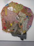 Jack Shainman @ El Anatsui I I magnifici 9, accanto ad albero di Natale e presepe