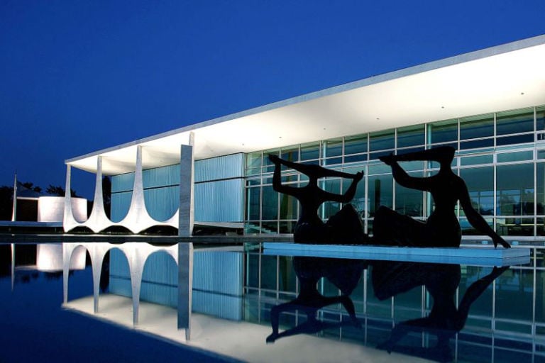Palacio Alvorada Brasilia Oscar Niemeyer. 1907-2012. Bastano le date
