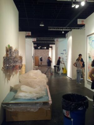 Miami Updates: ancora art people al lavoro. Il countdown per l’inaugurazione segna -1 giorno, ecco qualche foto da Pulse