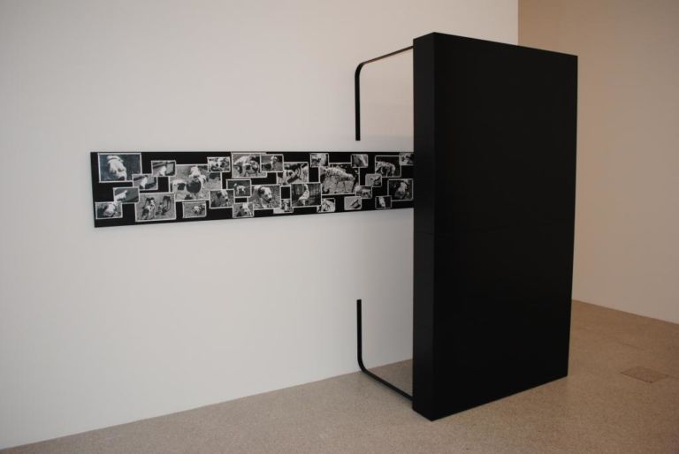 Tom Burr Oblong Box No. 4 2002 Foto Albarello La polvere della modernità. Il Migros Museum a Bolzano