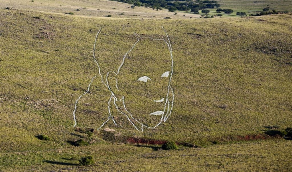 Valerio Berruti via satellite. Doppio progetto dell’artista in Sudafrica, con una megainstallazione visibile dallo spazio: e qui in esclusiva trovate immagini e video