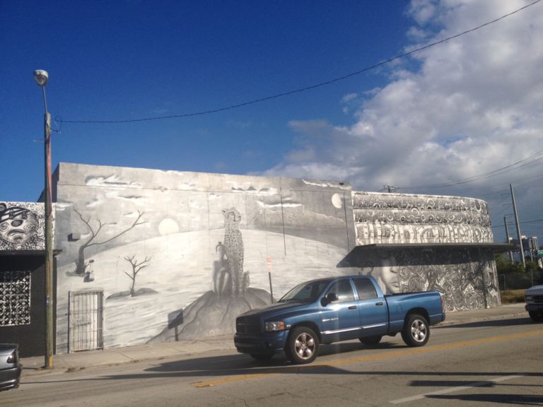 Wynwood Wall Miami 2012 1 Miami Updates: mille foto di una città diventata grazie ad una operazione intelligente capitale mondiale dei graffiti. Ciò che in Italia è ancora vandalismo, a Wynwood è strumento di riqualificazione urbana