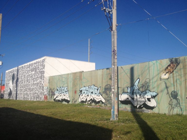 Wynwood Wall Miami 2012 5 Miami Updates: mille foto di una città diventata grazie ad una operazione intelligente capitale mondiale dei graffiti. Ciò che in Italia è ancora vandalismo, a Wynwood è strumento di riqualificazione urbana