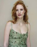 article 2244736 1666C97C000005DC 531 634x796 W magazine si fa in quattro per Jessica Chastain. Attrice, musa fashion e modella per un giorno. Le fanno il ritratto Chantal Joffe, George Condo, Rineke Dijkstra, Mickalene Thomas