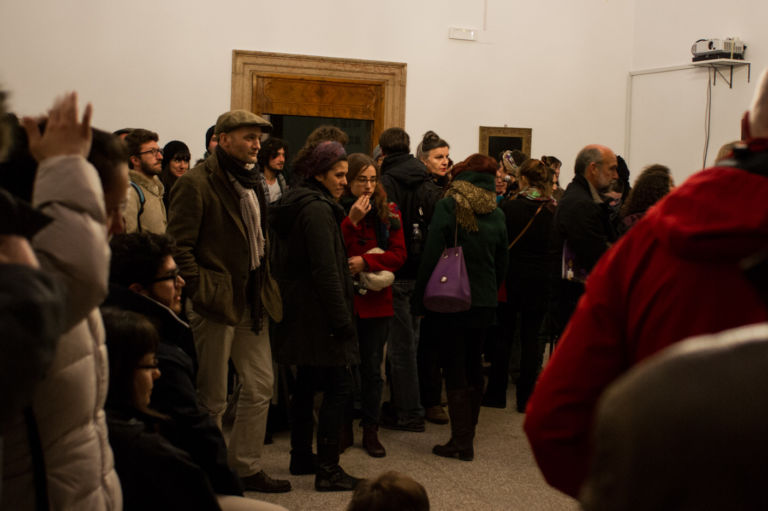 audience after performance Scene dalla International Performance Art Week di Venezia. Qualche foto e un po' di riflessioni, sul filo dei racconti di Ilija Šoškić e Boris Nieslony