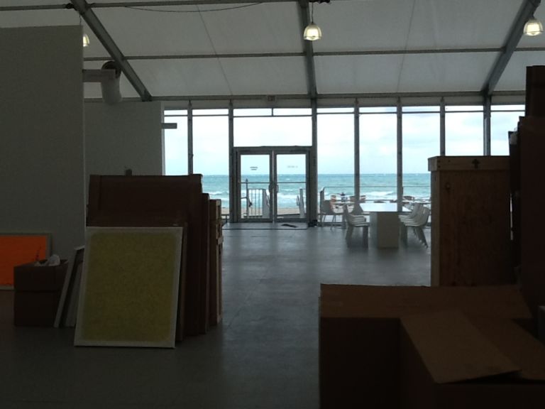 foto2 Miami Updates: sarà la nuova fiera dell'anno durante l'Art Basel Week? Forse, ma sicuramente Untitled sarà ospitata nella tensostruttura dell'anno. Qui le foto, ocean view