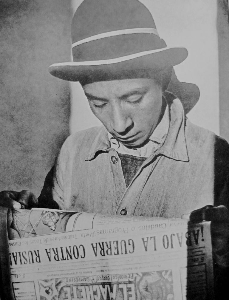10.Tina Modotti Uomo che legge El Machete Messico 1927 Tina Modotti, il dogma e la passione