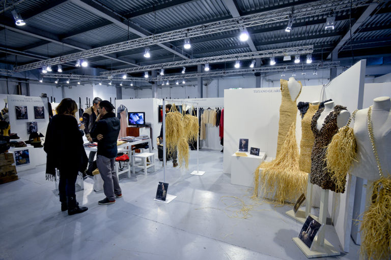 A.I. REMOVE Le Artisanal Intelligence di AltaRoma alla conquista di Milano. Per gli spazi del White Fashion Show un progetto colto, creativo e tutto orientato al made in Italy. Il gusto ineguagliabile del "fatto a mano"