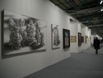 Bergamo Arte Fiera 2013 Si alza il sipario su Bergamo Arte Fiera: pubblico che non ti aspetti per l’apertura in orario aperitivo. Poche sorprese, invece, a spasso tra gli stand: gallerie sulla difensiva. A rischiare sono in pochi