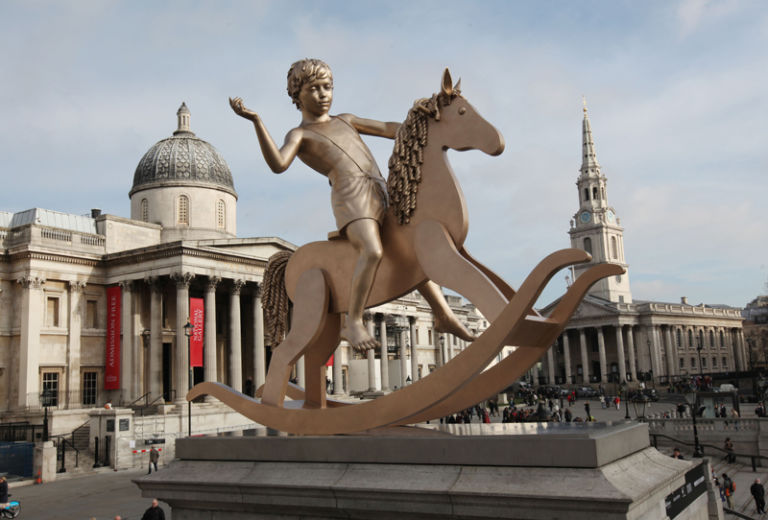 Elmgreen Dragset Powerless Structures Fig. 101′ bronzo – courtesy gli artisti e Victoria Miro Gallery Londra – foto © James O. Jenkins Michael Rakowitz porta Mosul sul Fourth Plinth. Un pezzo di Iraq rinasce a Londra