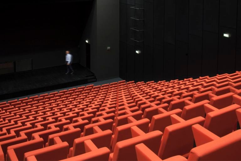 I Nuovi Archivi Nazionali di Francia di Massimiliano Fuksas © Poltrona Frau Contract Fuksas ancora in grande stile in Francia. Aprono a Parigi Saint Denis i Nuovi Archivi Nazionali di Francia: qui le immagini nella gallery