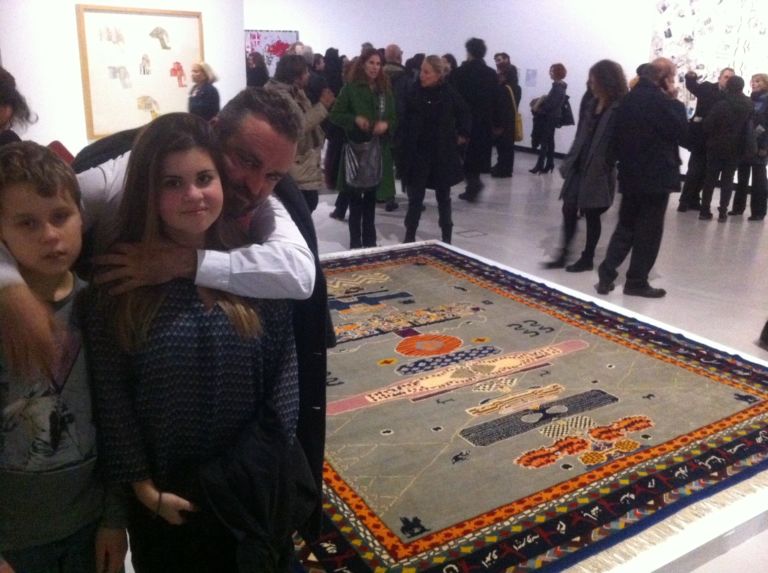 Matteo Boetti family Roma alla ricerca di Boetti. Maxxi strapieno per l’omaggio all’artista ed ai suoi rapporti con la Città Eterna: per sapere chiccera ci sono foto e video