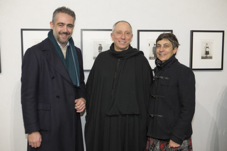 Matteo Parigi Bini Marco Pallanti e Lorenza Sebasti foto A. Moggi E a Firenze per Pitti Uomo 83 si vede anche Cindy Sherman. Con i suoi lavori giovanili, per la nuova mostra al Gucci Museo: ecco la fotogallery dell’opening