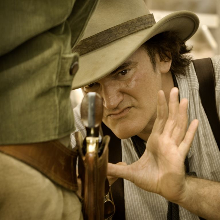 QuentinTarantino Quentin Tarantino a Roma per l'anteprima di “Django Unchained”. E per il Premio alla Carriera del Festival del Film. Ma intanto negli Usa covano le polemiche…