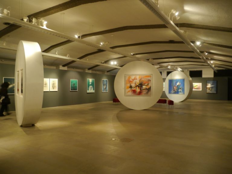 Renzo Bergamo a Milano installation view 4 Primo vernissage dell’anno, per Milano: al Castello Sforzesco arriva la retrospettiva su Renzo Bergamo, astrattista scienziato. Per cui garantiscono Mina e Giulio Giorello: ecco, in anteprima, la fotogallery