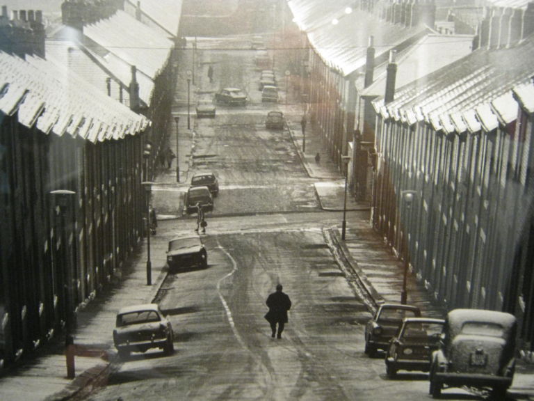 SIRRKA LIISA KONTTINEN Kendal street from Byker 1969 Tempo, memoria, ripetizione. Photo50 si ritaglia uno spazio di ricerca, nella London Art Fair in corso a Islington: e noi vi facciamo vedere le immagini