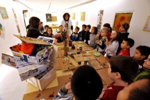 Arte e scienza di nuovo in piazza, a Bologna. La Fondazione Marino Golinelli torna a coinvolgere adulti, bambini, professionisti e profani. E a Palazzo Re Enzo una mostra sulle energie della mente