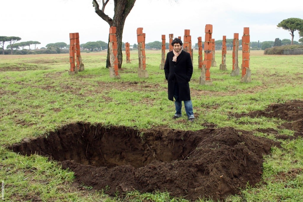 Nella Sinagoga di Ostia Antica torna l’evento per il Giorno della Memoria. Alice Cattaneo, Sigalit Landau, Hidetoshi Nagasawa e Michael Rakowitz, in ricordo della Shoah. Le foto in anteprima