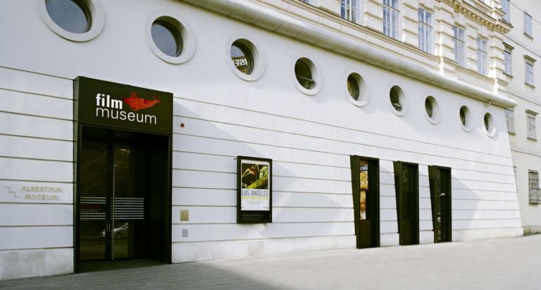 Österreichisches Filmmuseum Ingresso Vienna – Courtesy Ö. Filmmuseum Zurlini e Pietrangeli: cinema italiano alla ribalta a Vienna. È al Filmmuseum, ritrovo di autentici cinefili, giusto al pianterreno del centralissimo Museo Albertina