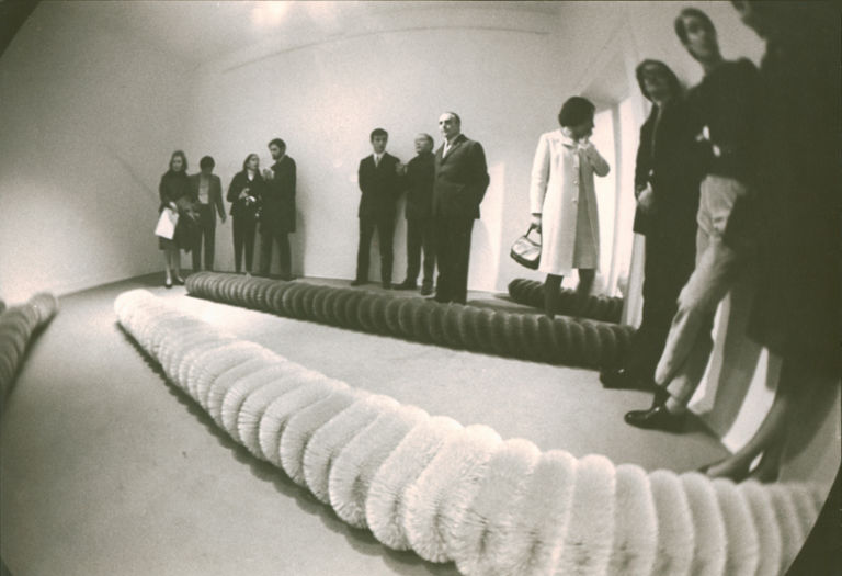 10. inaugurazione mostra Pino Pascali Bachi da setola e altri lavori in corso 1968 LAttico Fabio Sargentini Pino Pascali, oggi come ieri