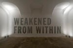 613 Parole, parole, parole. Lawrence Weiner a Villa Panza